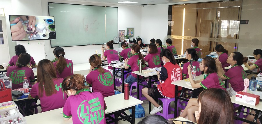 學(xué)美甲好嗎？工資高不高？