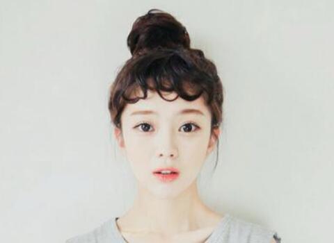 南寧化妝學(xué)校：極富少女感的編發(fā)教程