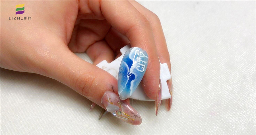 1588039506899072.jpg 20200330海洋風(fēng)景暈染美甲.jpg