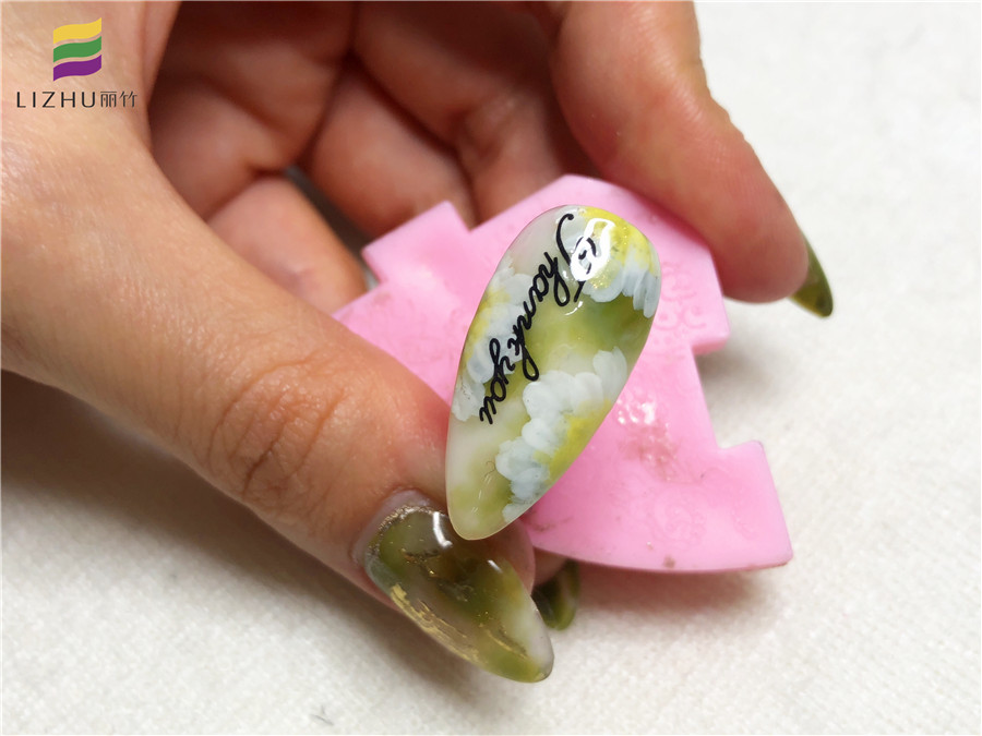 1588039726561057.jpg 20200402清新小雛菊美甲.jpg