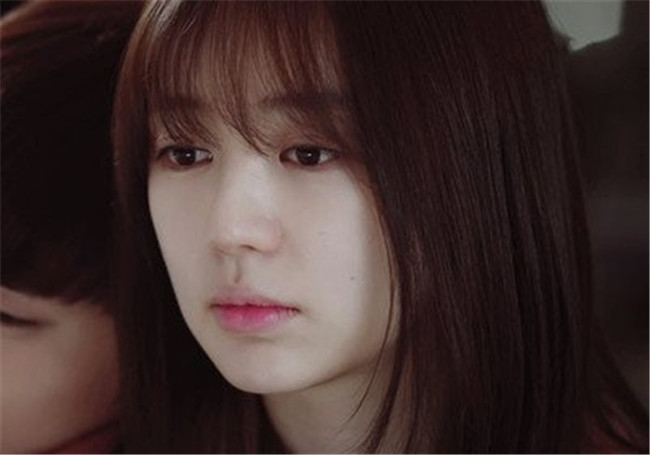 南寧化妝學校：花瓣咬唇妝，秒變水潤透白