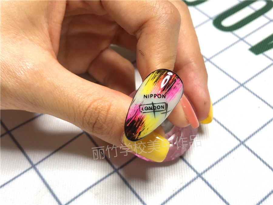 1592808685158615.jpg 20200422 藝術(shù)涂鴉風(fēng)美甲.jpg