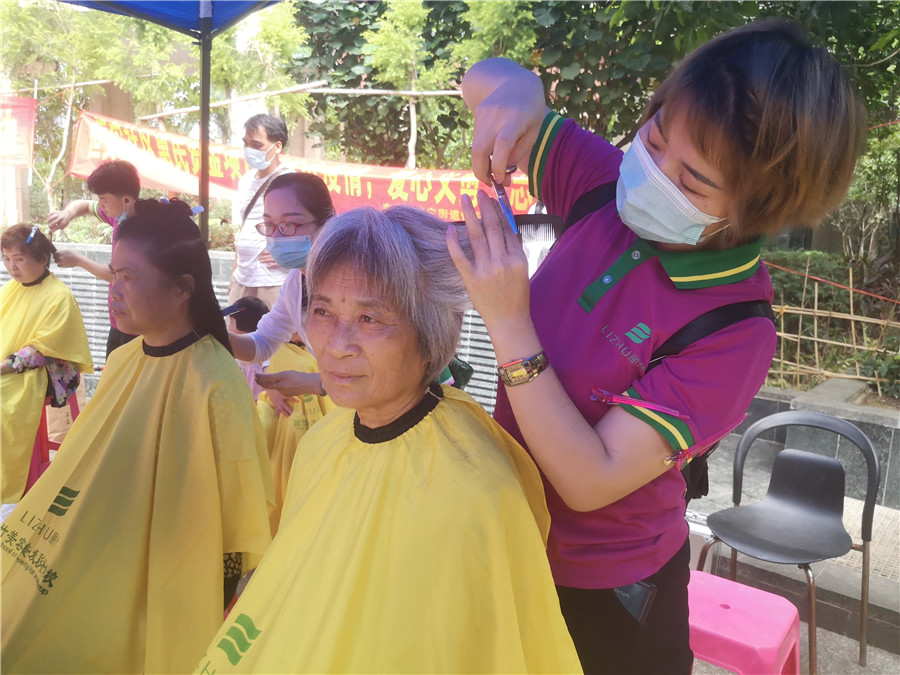 麗竹美發(fā)大篷車一路暢行，實(shí)踐出真知