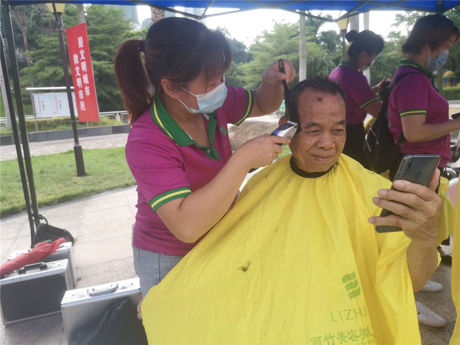 南寧美發(fā)學校：夏日里的“剃頭匠”