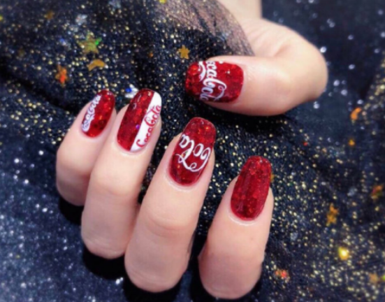 南寧美甲學(xué)校：美甲根部掉色怎么辦？