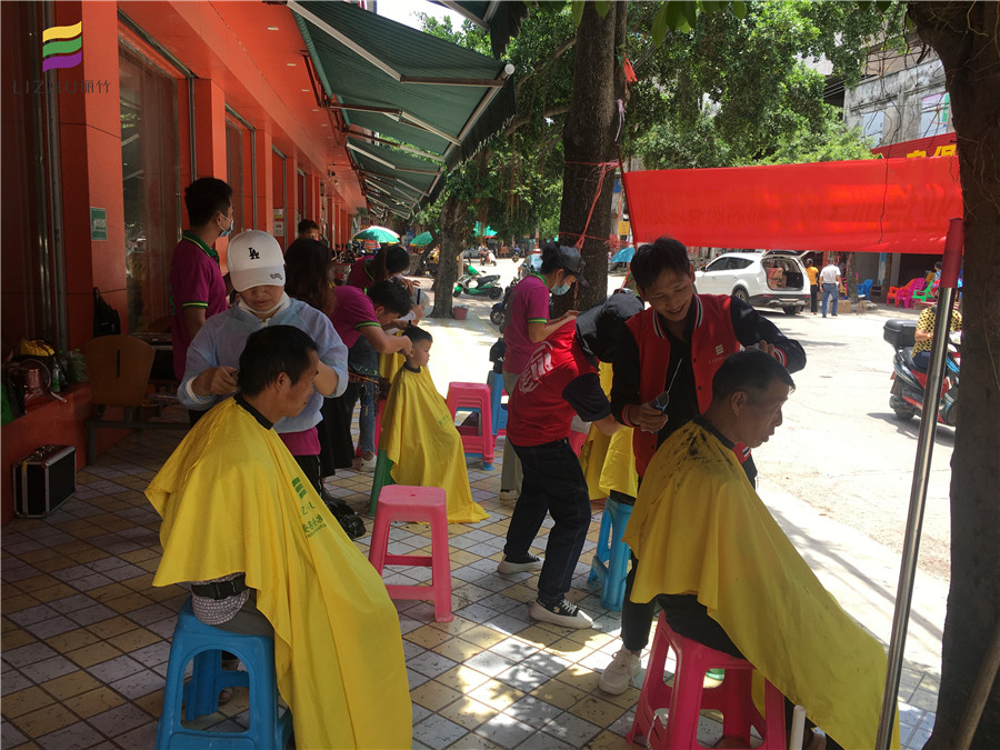 1597371621309902.jpg 20200813巒城鎮(zhèn)宣傳理發(fā)活動(dòng).jpg