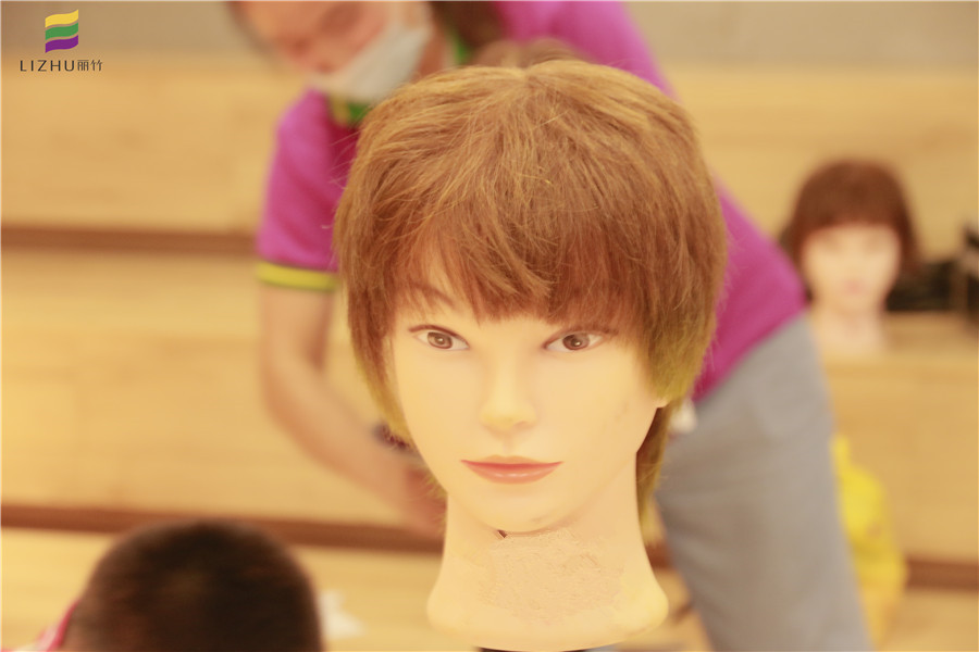 美發(fā)課堂：這款女發(fā)精剪你愛(ài)了嗎