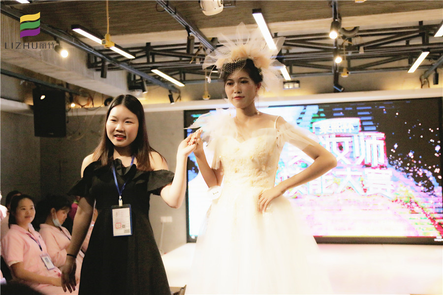 化妝學(xué)員感言：人前女神，人后女神經(jīng)