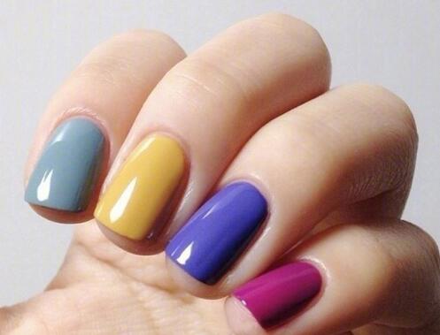 南寧美甲學(xué)校：顯白顯瘦的跳色美甲