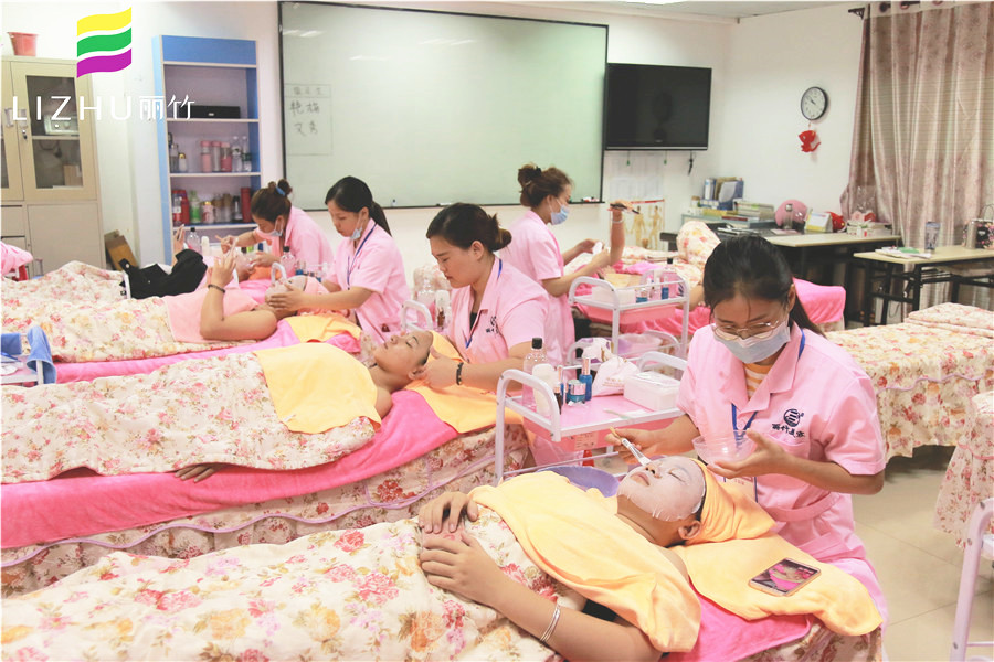 畢業(yè)到美容院為什么還要培訓(xùn)手法