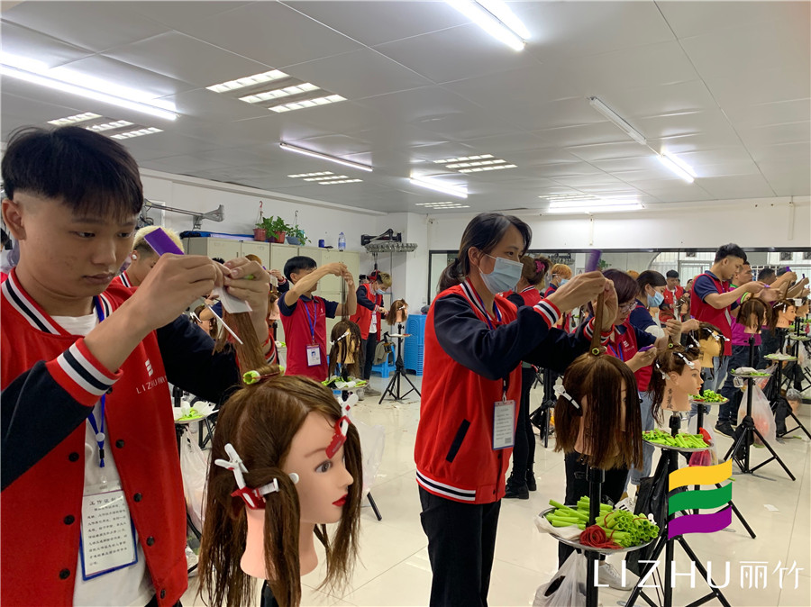 南寧美發(fā)學校：燙發(fā)上杠的技巧