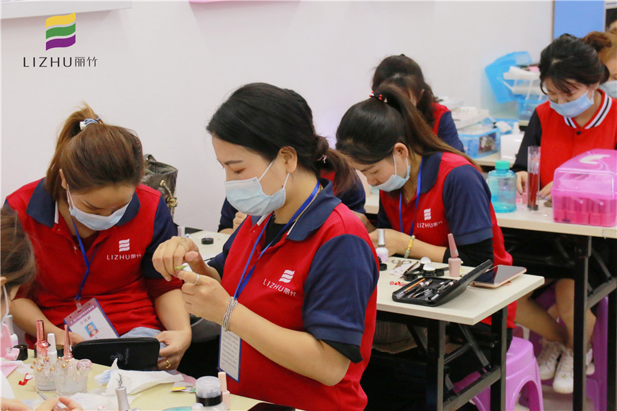 南寧美甲培訓：美甲課堂熱鬧起來啦