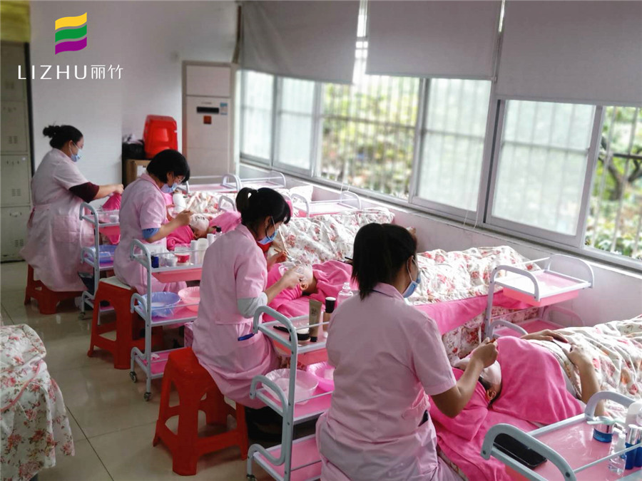 南寧美容培訓(xùn)：面部補水大作戰(zhàn)