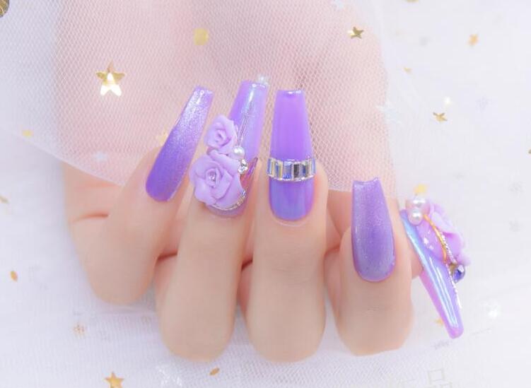 雕花美甲作品：告訴你南寧美甲培訓(xùn)哪家口碑好