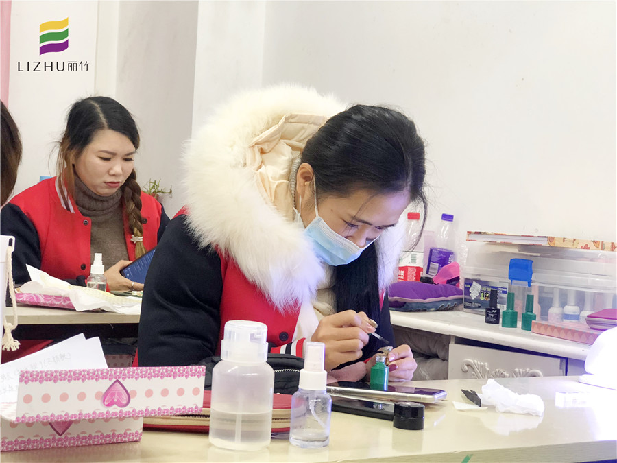 廣西美甲培訓(xùn)哪家好？看看美甲學(xué)員畢業(yè)感言