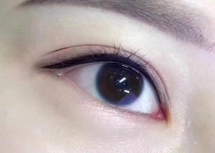 南寧專(zhuān)業(yè)化紋繡學(xué)校分享美瞳線(xiàn)實(shí)用技巧