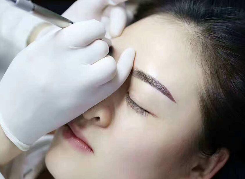 紋繡機(jī)器和手工紋繡有何不同？南寧紋繡學(xué)校幫你解答