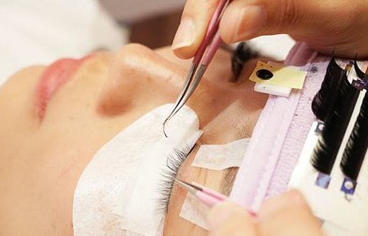 南寧美睫培訓機構(gòu)：美睫膠水使用注意事項