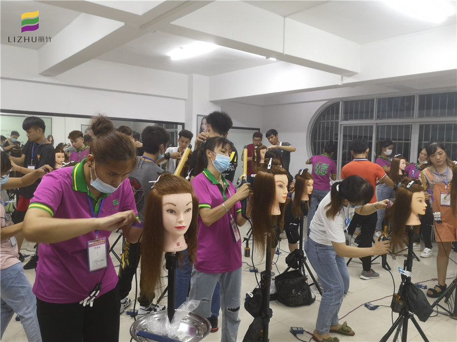 廣西美發(fā)師學(xué)什么？電棒使用技巧了解下