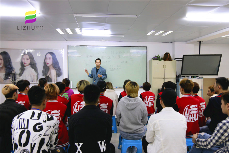 南寧美發(fā)師培訓班就業(yè)宣講會：乾健·形象設計沙龍專場