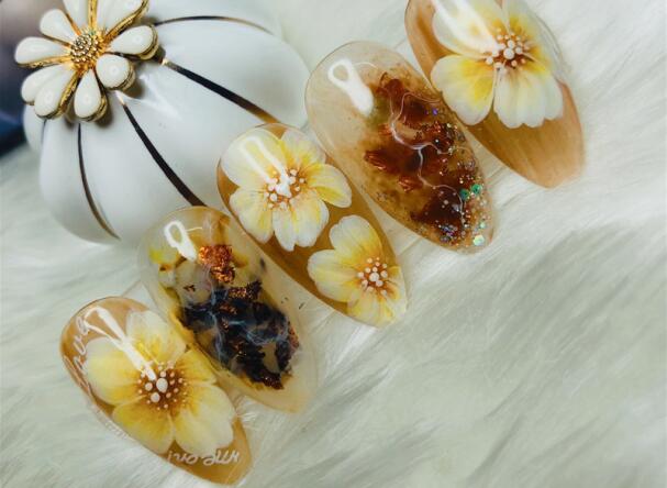 南寧美甲培訓班作品：3D彩繪花朵美甲