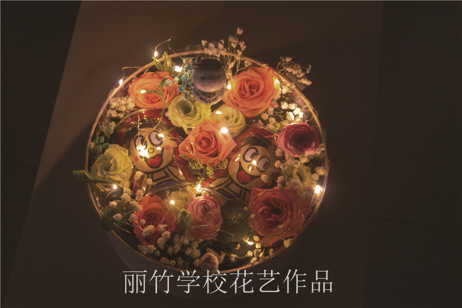 東西插花教程對比，南寧花藝學(xué)習(xí)為你剖析