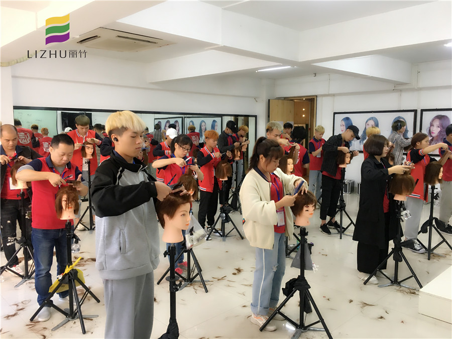 怎么判斷你是否合適剪短發(fā)？南寧美發(fā)師培訓(xùn)班教你