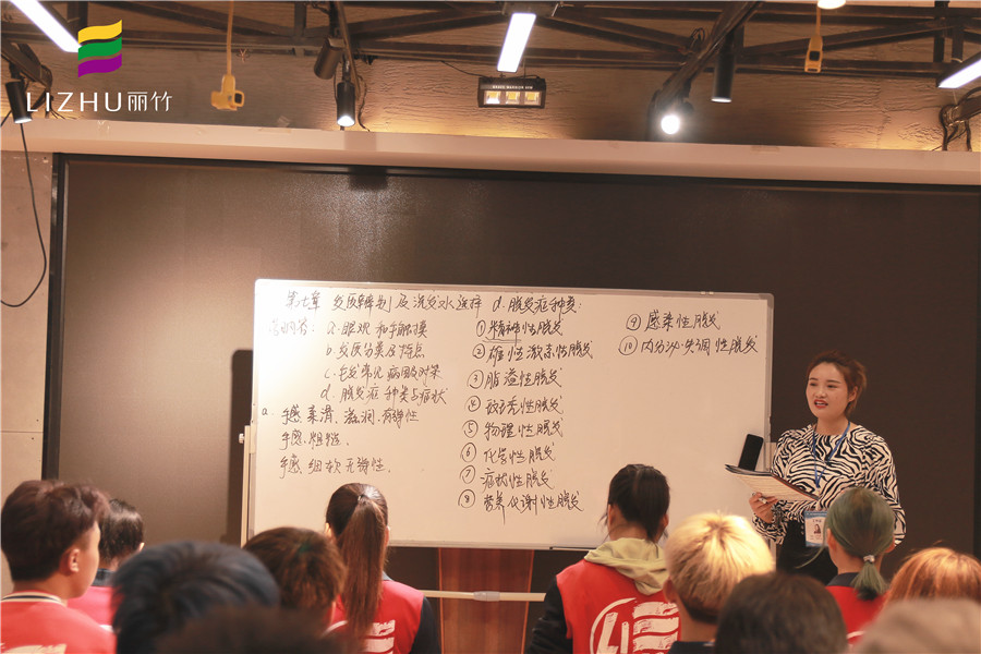 直擊美發(fā)課堂，感受廣西好的美發(fā)學校氛圍