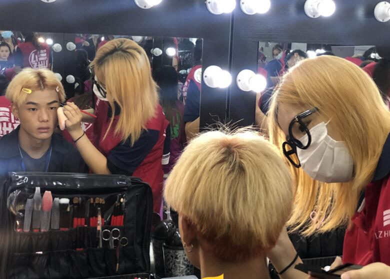 南寧正規(guī)美妝學(xué)校：男士妝容教程