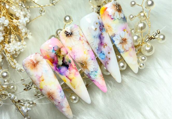 廣西美甲進(jìn)修班課程：美甲時(shí)間持久小竅門