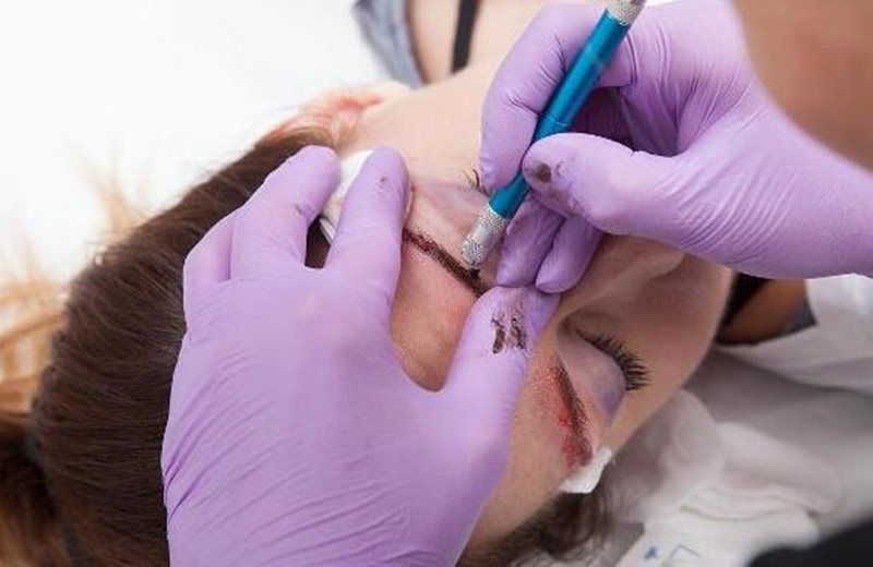 紋眉后為什么要涂修復液，廣西紋繡學校告你答案