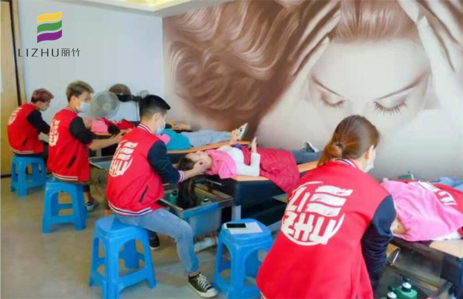 走入廣西美發(fā)學(xué)校課堂，學(xué)專業(yè)美發(fā)洗護(hù)手法