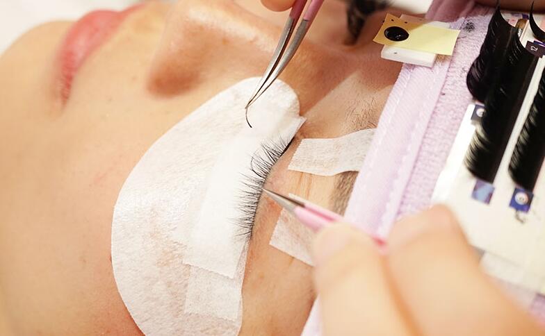 做完美睫為什么要補眉毛？去南寧美睫學校聽聽課