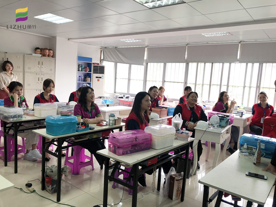 看了美甲就業(yè)宣講，你還會問南寧學美甲有前途嗎？