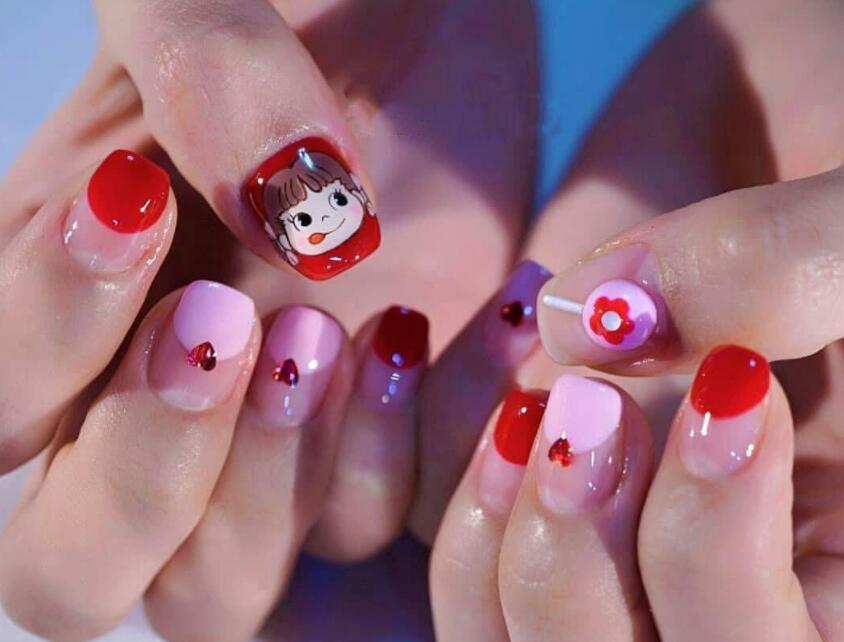 想要美甲鑲鉆貼的牢？跟著南寧專業(yè)美甲學校學就對了