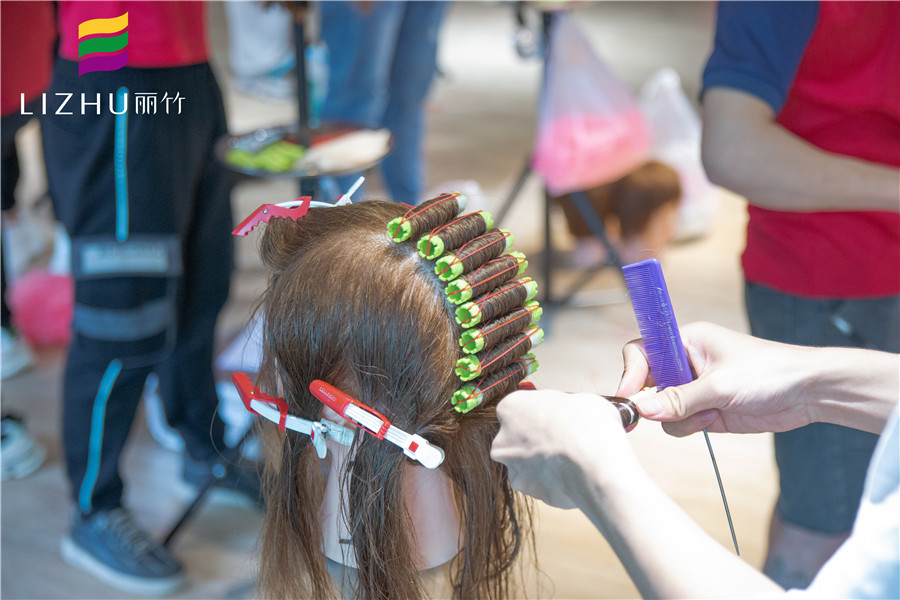 國際標(biāo)準(zhǔn)杠怎么上？快來廣西美發(fā)培訓(xùn)班學(xué)習(xí)下