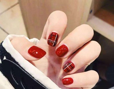 指甲指甲劈了怎么辦？南寧美甲學校教你解決辦法