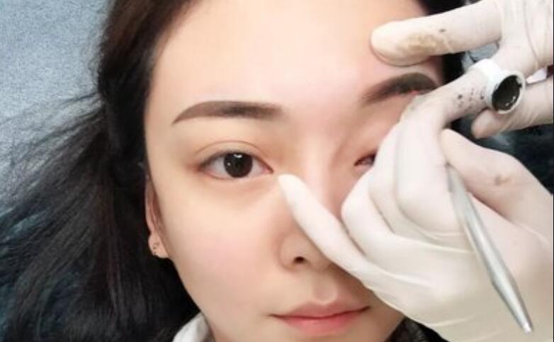 廣西紋繡培訓(xùn)：紋眉可以保持多長時間？