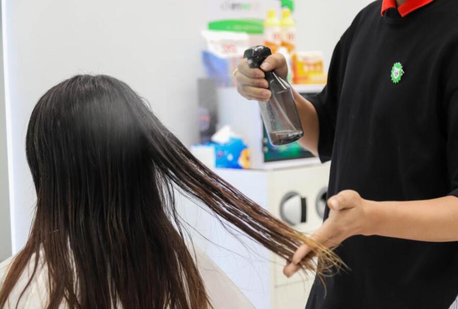 不同長度的碎發(fā)怎么剪？廣西有實(shí)力的學(xué)校教你