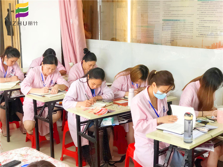 美容師為什么要學(xué)理論知識？南寧專業(yè)美容培訓(xùn)告訴你