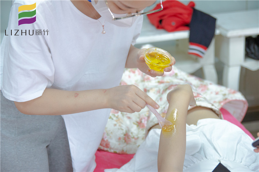 學脫毛？來南寧正規(guī)美容學校學吧