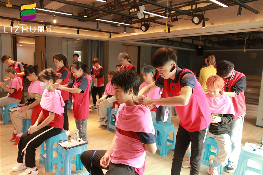 學美發(fā)為什么要學按摩？南寧專業(yè)美發(fā)學校告訴你