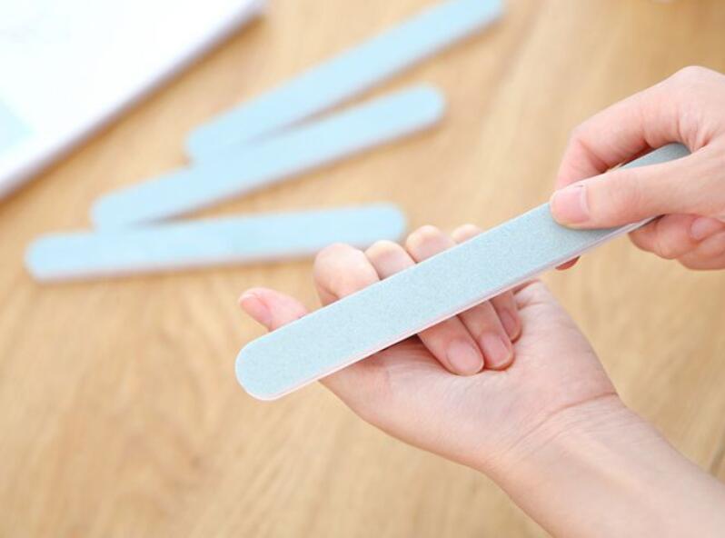 指甲又薄又軟的原因是什么？廣西美甲課程里有講