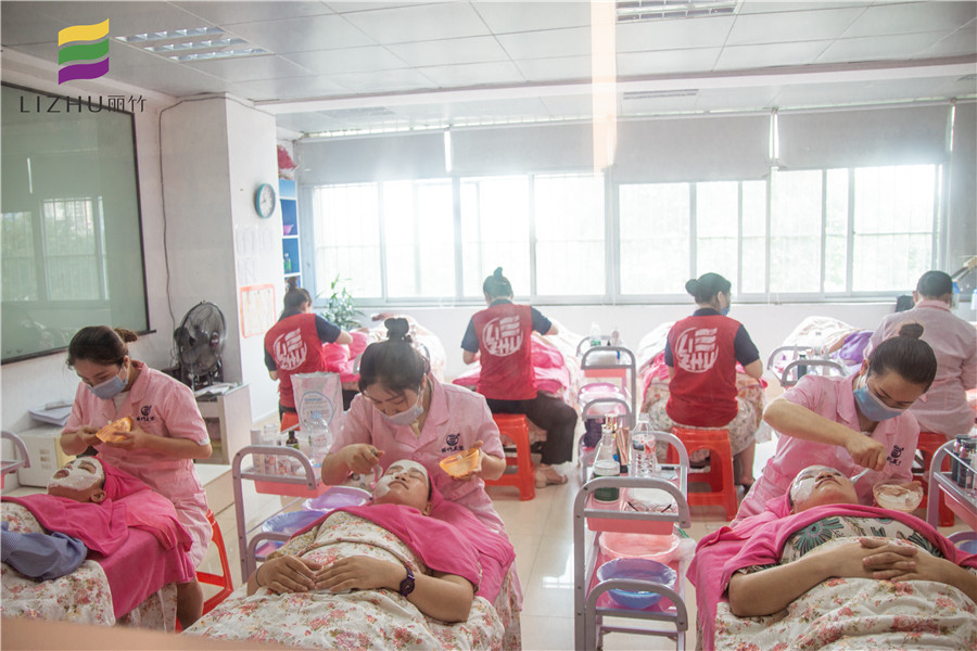 想知道美容如何拓客？快來(lái)廣西美容課堂看看