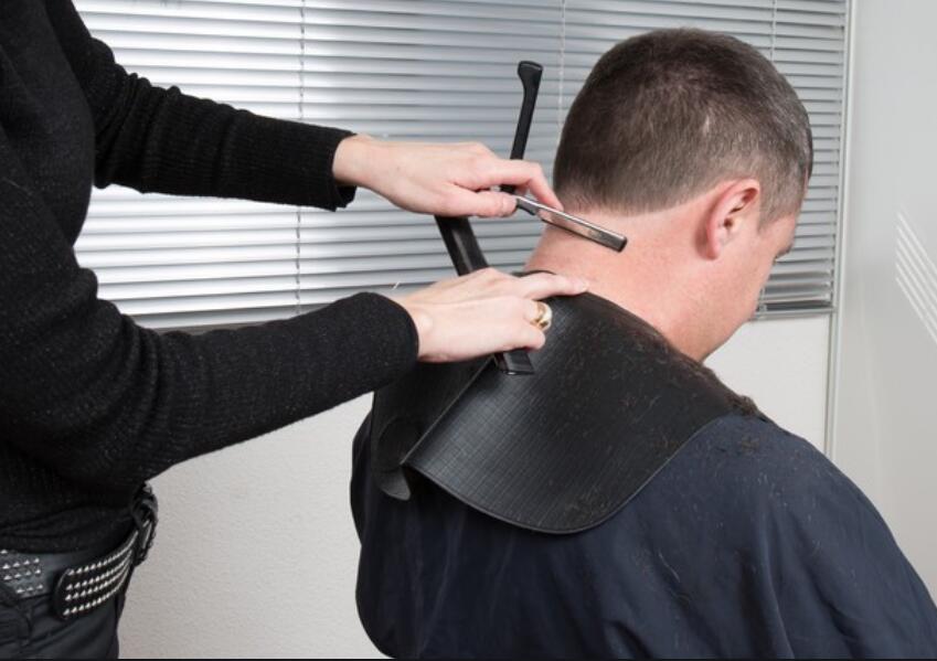 剃刀使用方法，廣西美發(fā)學(xué)校培訓(xùn)內(nèi)容