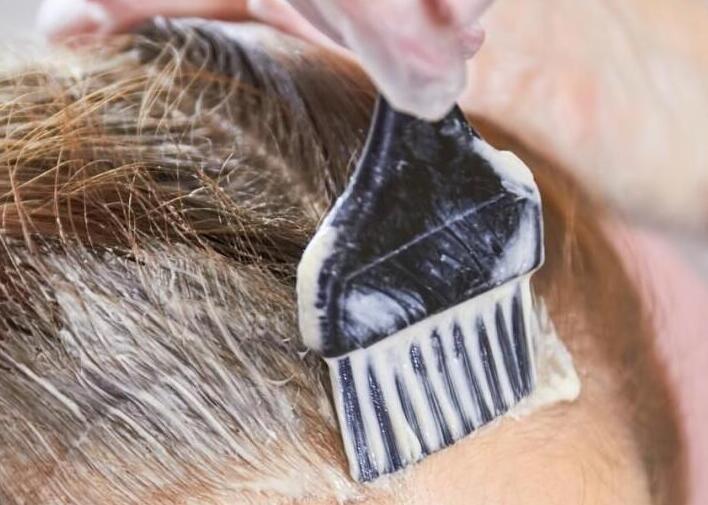 染發(fā)的時候頭皮痛？南寧技術(shù)好的美發(fā)學(xué)校來解答