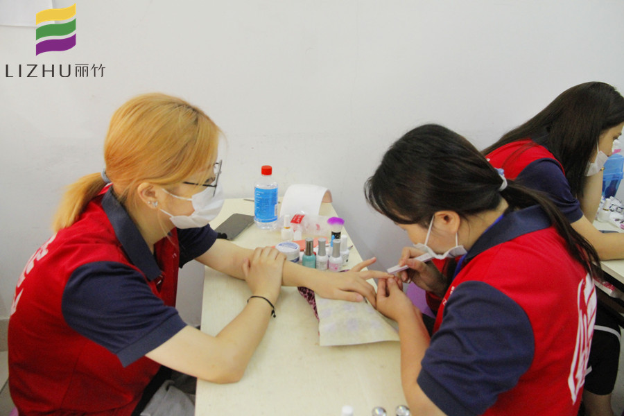 南寧美甲學(xué)校告訴你為什么要學(xué)美甲？