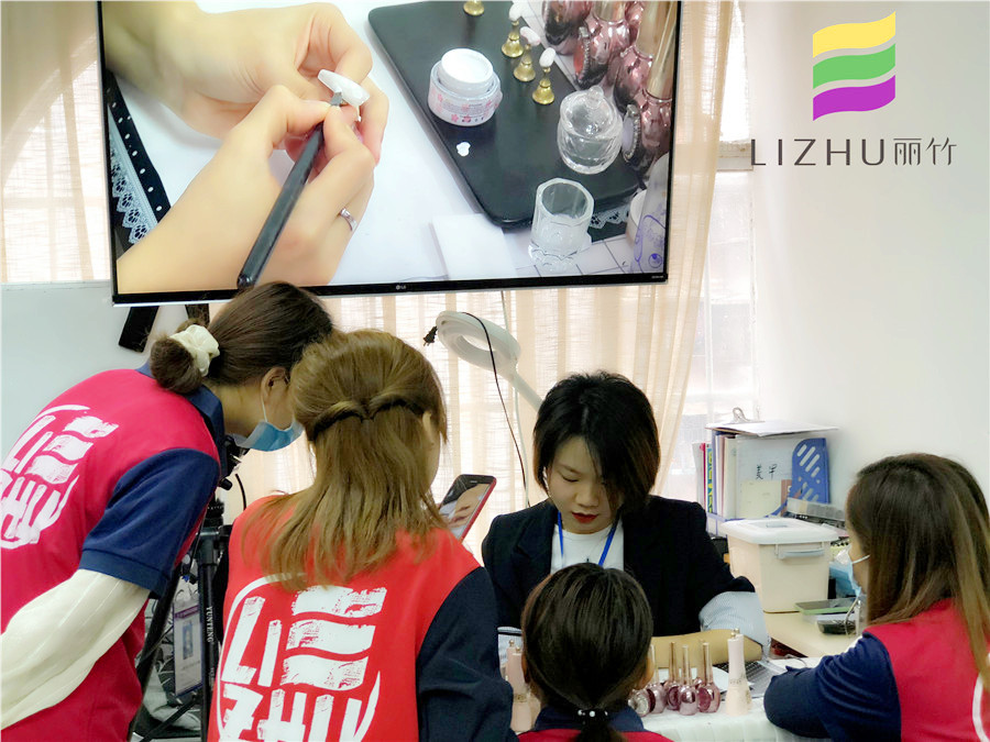 來廣西美甲培訓(xùn)班學(xué)美甲，重找生活目標(biāo)