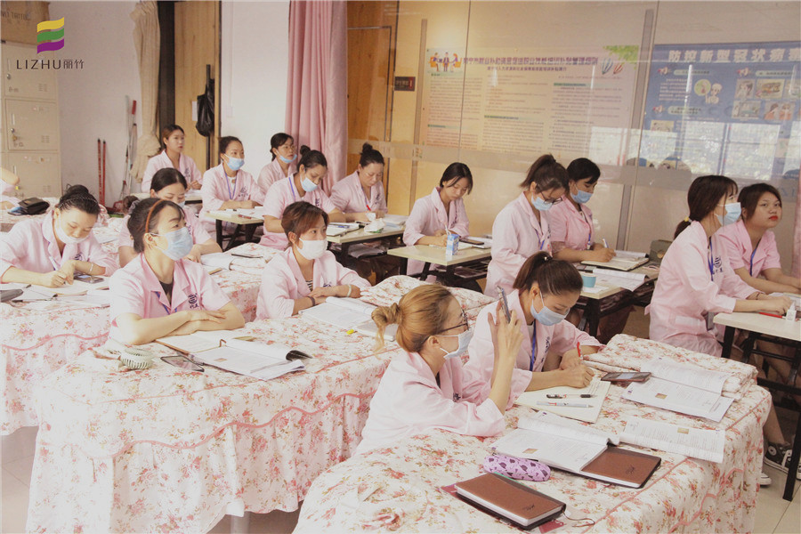 在南寧學(xué)美容，到麗竹學(xué)校美容全能班看看吧