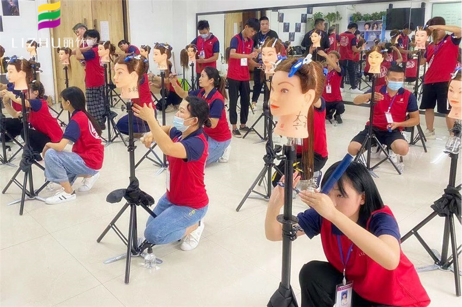 想知道美發(fā)水平線修剪技巧？來廣西美發(fā)學(xué)?？纯?>
								
								<span id=